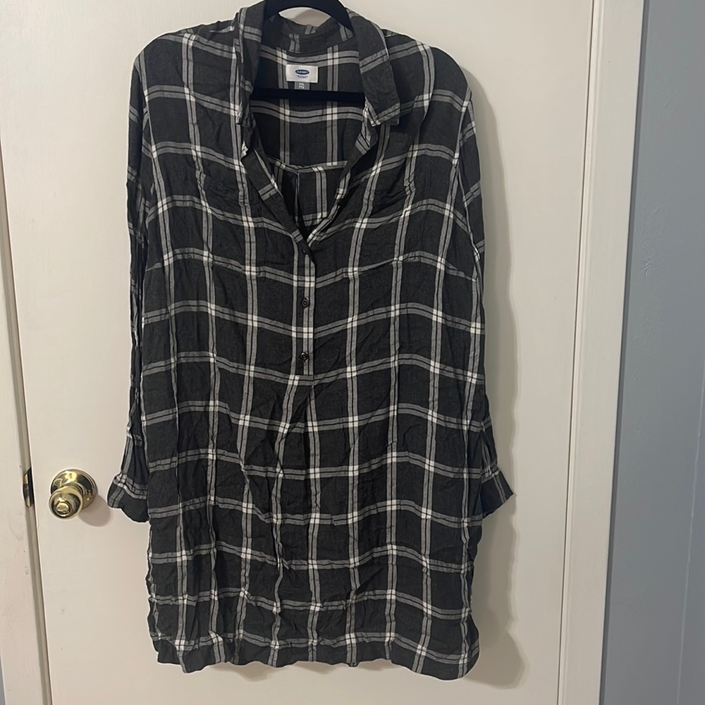 Old Navy Gray and white plaid long sleeve dress